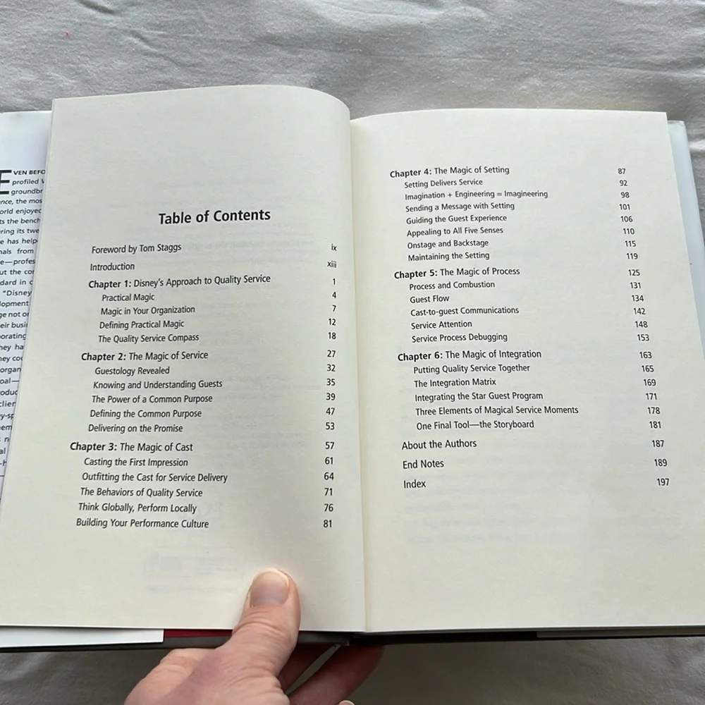 Disney Books-Be Our Guest‎ Theodore Kinni/The Ride of a Lifetime Robert Iger